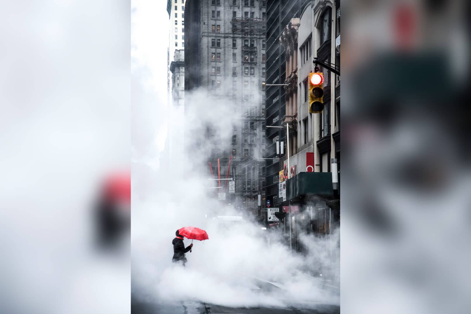 The Red Umbrella, NYC - Publication Le Parisien, concours RATP #PhotoRATPhie - © Aurore Alifanti Photographie - French photographer, photography, Voyage, Travel